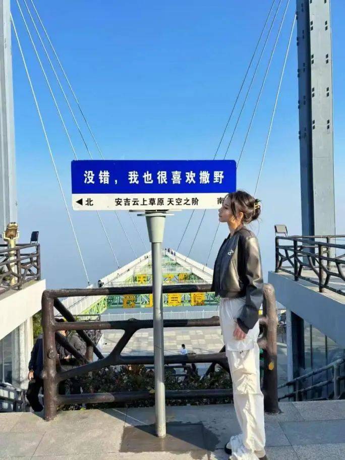 月薪3万看见富人世界的边缘米乐m6豪华游轮服务员：(图2)
